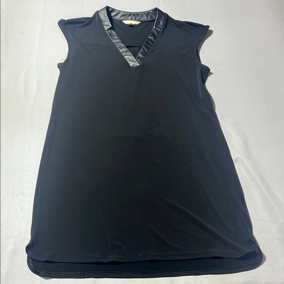 Banana Republic Dresses & Skirts - Black banana republic cap sleeve shift dress size small
